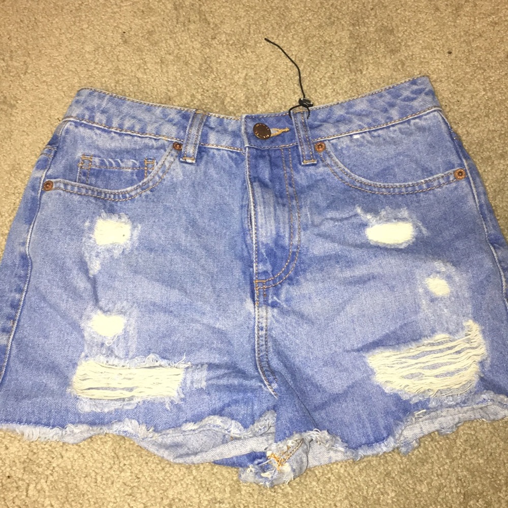 Ripped high waisted jeans